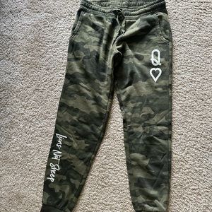 NEW NEVER WORN lions not sheep queen collection sweats